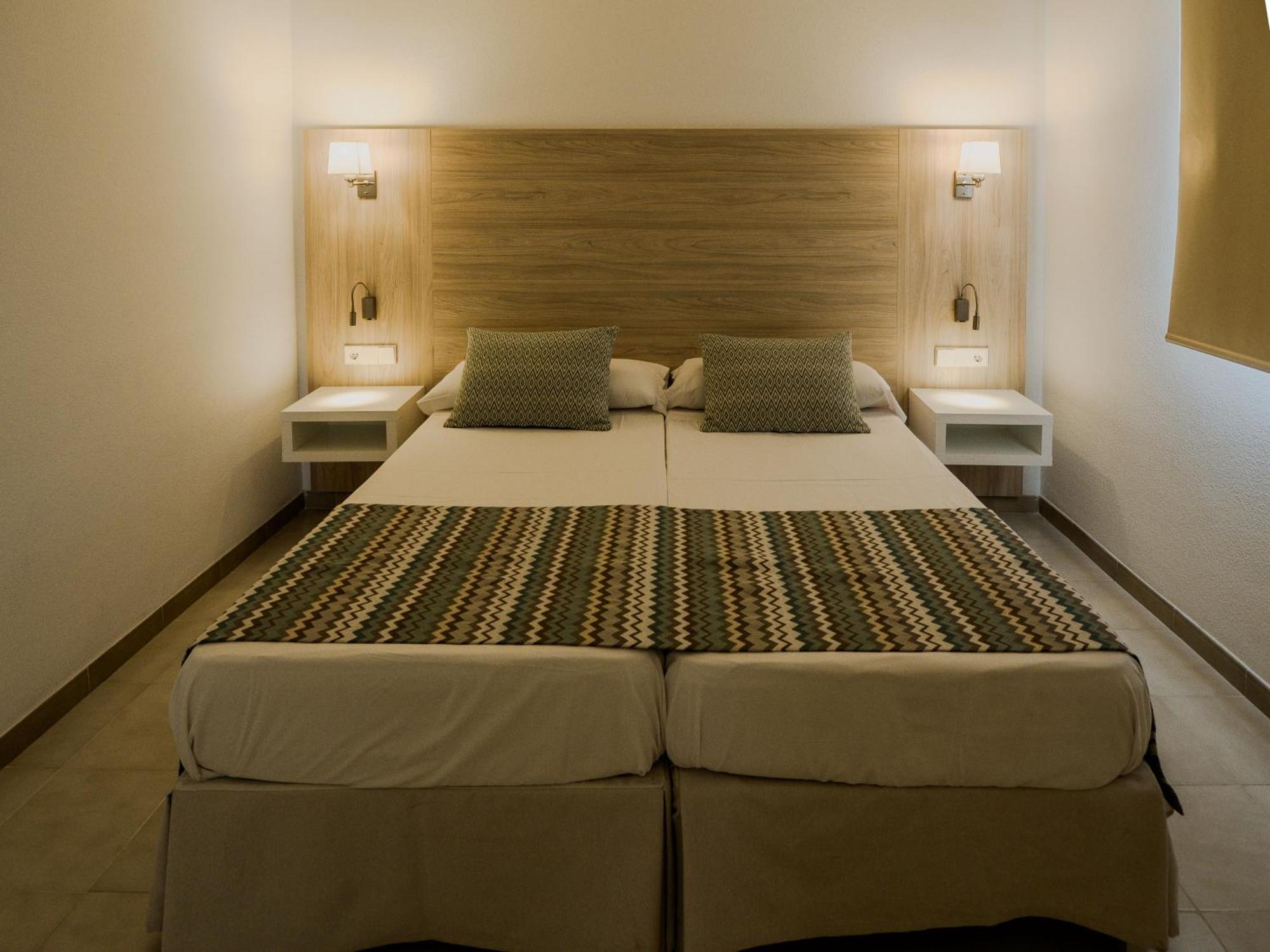 Apartamentos La Santa Maria Cala Millor  Extérieur photo